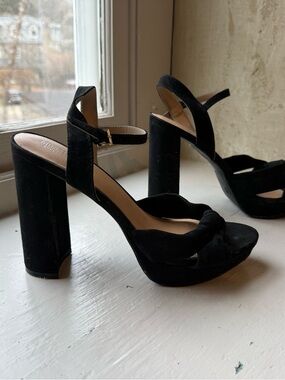 Universal Thread Platform Heel Sandals Black Faux Suede Size 7.5